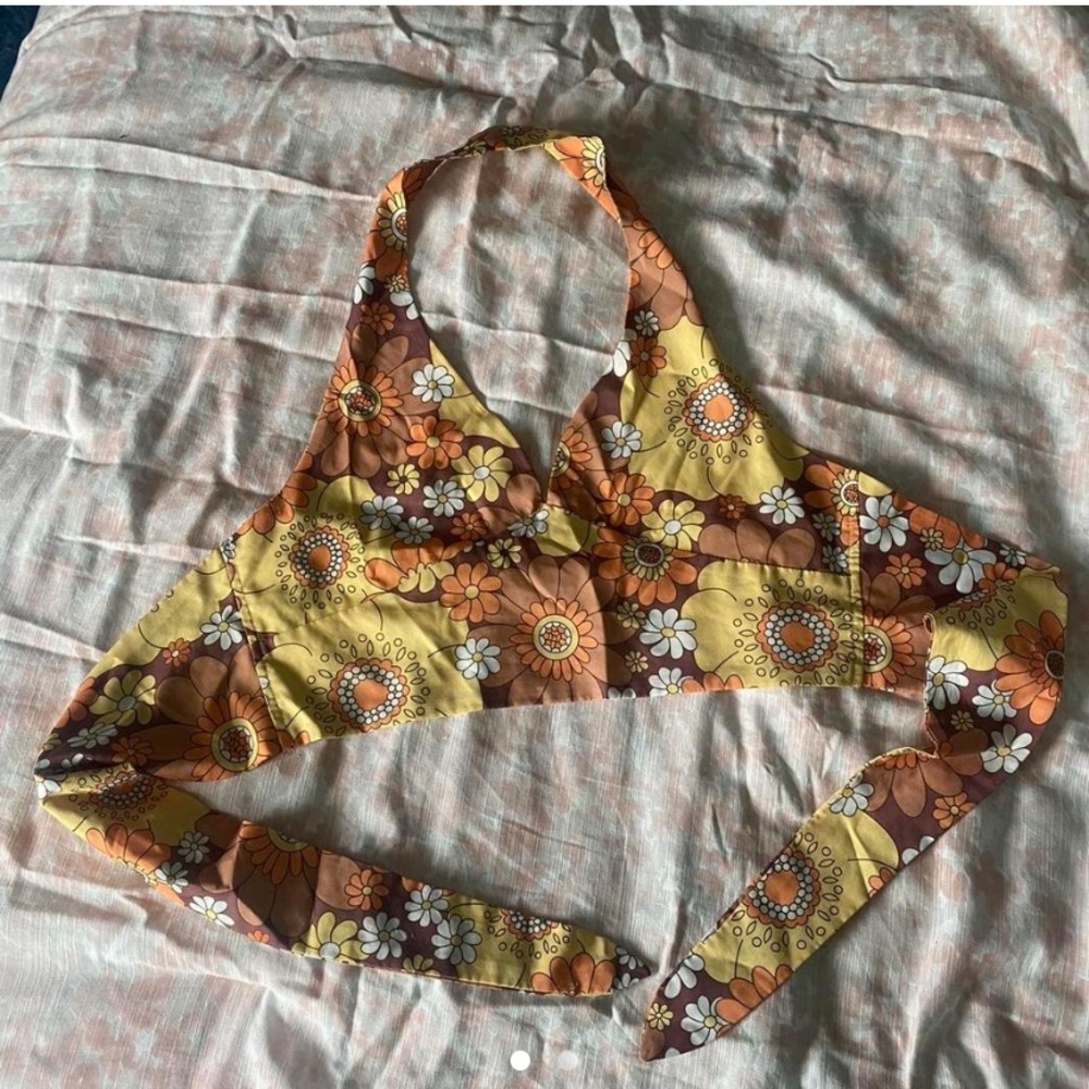 🌼 Vintage vibes floral halter top 🌼